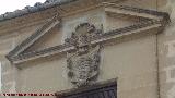 Casa de los Perea. Escudo y frontn