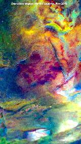 Pinturas rupestres del Cimbarrillo de Mara Antonia II. Tratada con Dstretch