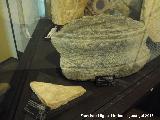 Domus Herculana. Basa e inscripcin. Museo de la Ciudad