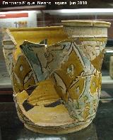 Barrio medieval de la Calle San Vicente. Vasija a cuerda seca siglo XII. Museo Provincial de Ja�n