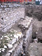 Muralla de Jan. Lienzo desde el Torren D. Paso de guardia con las dos troneras