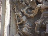Catedral de Jaén. Fachada. Ángel ayudando a San Miguel con una lanza a modo de Cruz