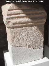 Iglesia de la Magdalena. Ara funeraria. Transición del siglo II - III d.C.