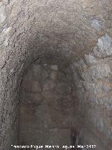 Castillo de Hútar. Bóveda de medio cañón del aljibe