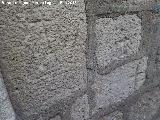 Iglesia de San Andrés. Cruces en la fachada trasera