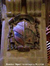 Colegiata de Santa María de los Reales Alcázares. Interior. Escudo policromado