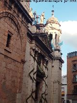 Basílica de San Ildefonso. Fachada engalanada por la Virgen de la Capilla