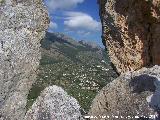 Peñas de Castro. Jabalcuz desde el pasillo rocoso