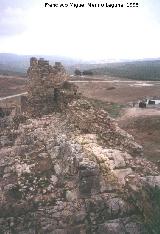 Castillo del Berrueco. Muralla y el Torreón circular derecho