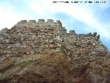 Castillo del Berrueco. Murallas con las amenas y matacán esquinero