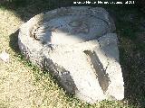 Restos arqueológicos de Iznatoraf. Piedra de molino