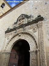 Iglesia de Santiago Apóstol. Portada