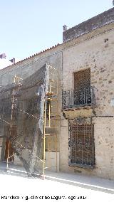 Palacio de los Benavides. Tapando la inscripción