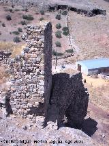 Castillo del Berrueco. Torreón rectangular que progege el arco albarrano