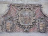 Obispado. En la fachada desde 1560 los blasones del obispo Diego Tavera a los lados del escudo real