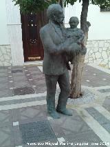 Monumento a Blas Zambrano y su hija Mara. 