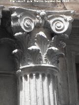 Palacio Surez del guila. Capitel