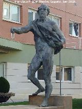 Monumento a Euclides. Estatua