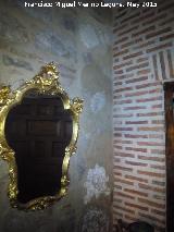Iglesia de San Juan. Yeseras de la antigua iglesia embutidas en las paredes de la Sacrista