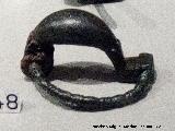 Necrpolis de la Carada. Fbula anular de puente con timbal en bronce. Museo Ibero de Jan
