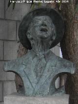 Monumento a Juanito Valderrama. Busto