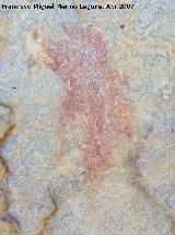 Pinturas rupestres del Abrigo del Almendro. Antropomorfo a modo de mancha con su cabeza, cuerpo y extremidades superiores