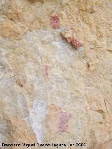 Pinturas rupestres del Abrigo debajo del de la Diosa. Antropomorfo con los brazos en asa que ha perdido el cuerpo