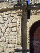 Castillo de Sabiote. Puerta de entrada. Pilastra