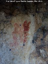 Pinturas rupestres del Abrigo de la Cantera. Figura en rojo claro en forma de A y barra en rojo obscuro