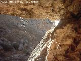 Poyo de La Veleta. Cueva en el Poyo