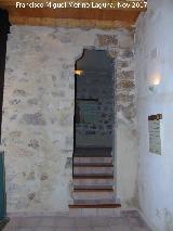 Castillo de Jimena. Escaleras para acceder a la Sala de las Pinturas