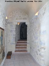 Castillo de Jimena. Escaleras de acceso a la Sala de las Pinturas