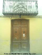 Casa de la Calle Puerta de Martos n 18. Balcn y puerta de madera