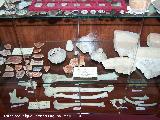 Cermica romana y restos humanos de la necrpolis de Los Pinares