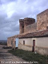 Castillo de Tobaruela. Viviendas adosadas al castillo