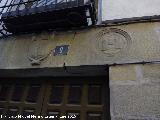 Casa de la Calle Pidrola n 9. Cruz y escudo