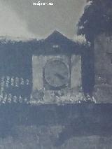 Ayuntamiento de Navas de San Juan. Foto antigua con el reloj en la Iglesia