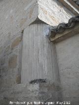 Iglesia de San Benito. Columna incrustada en el muro