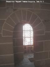 Castillo de Porcuna. Puerta y ventana del segundo piso