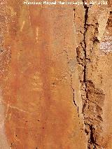 Pinturas rupestres del Abrigo de la Cueva del Santo Grupo II. Antropomorfo rojo con rayas blancas
