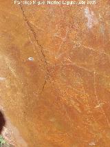 Pinturas rupestres del Abrigo de la Cueva del Santo Grupo II. Antropomorfos de la izquierda y flecha hacia arriba