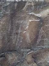 Pinturas rupestres de las Vacas del Retamoso V Grupo II. Restos de pinturas daados por las inscripciones