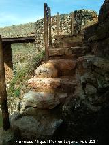 Cueva de San Blas. Escaleras para llegar a la cueva