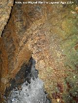 Cueva del Agua de La Toba. Cascada