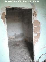 Cortijo de Iznadiel. Habitacin con paredes de adobe
