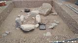 Centro de Interpretacin de la Prehistoria. Recreaccin de una excavacin de una tumba de la Edad del Bronce