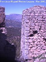 Castillo de Arenas. Recinto Inferior. Unin de la muralla de tapial con el torren de mampostera sur
