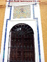 Casa Villa Manuela. Azulejos y ventana izquierda
