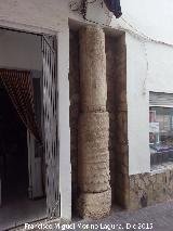 Columna romana del Arco del Postigo. 