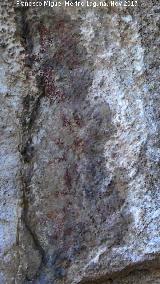 Pinturas rupestres de la Cueva de la Graja-Grupo VII. Restos de los dos antropomorfos bajo las lneas zig zag superiores